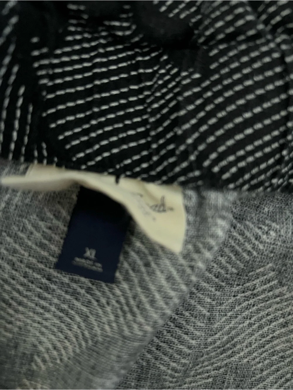 Universal Thread versatile black